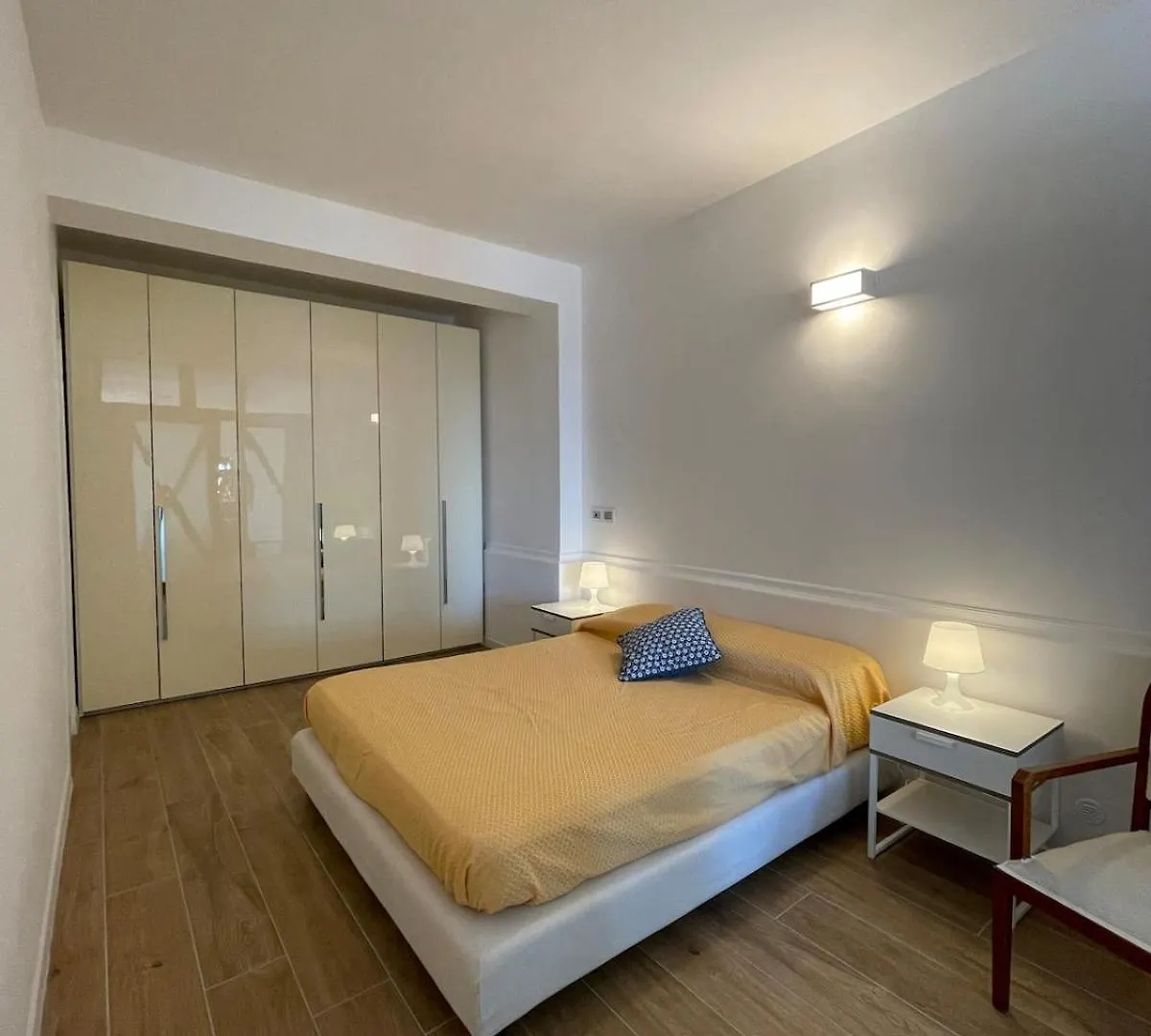 Sunshine Apartment تاورمينا