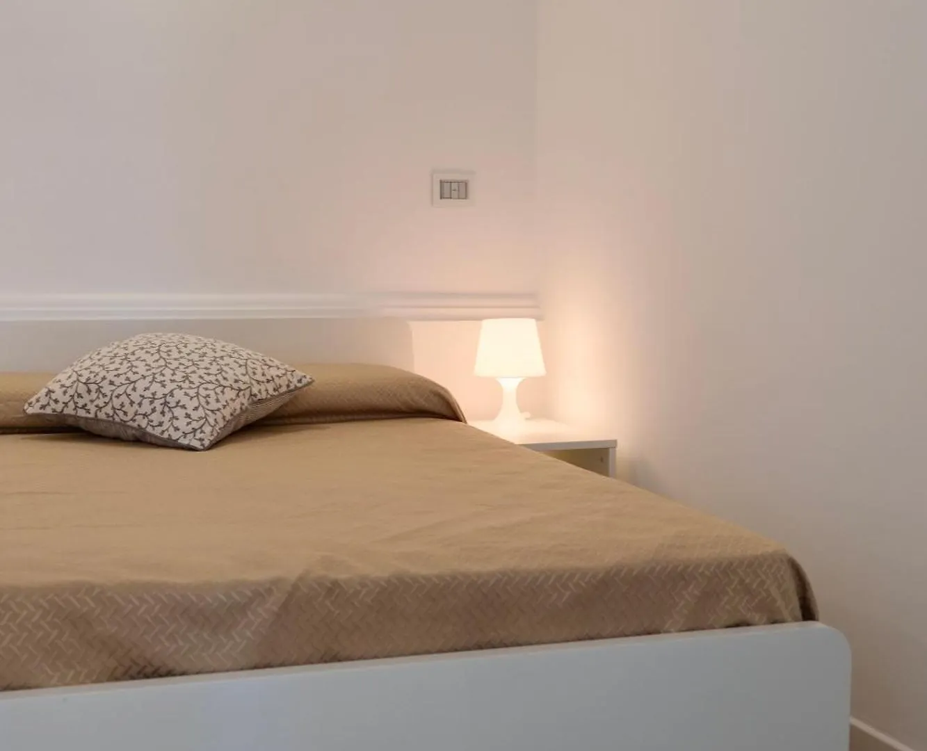 Sunshine Apartment تاورمينا