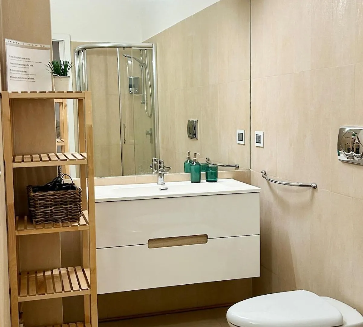 Sunshine Apartment تاورمينا